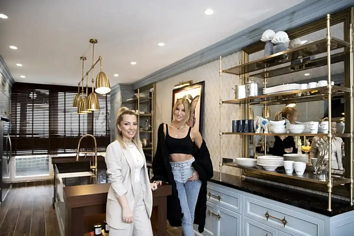 Çağla Şıkel ve Çiğdem Yalçın